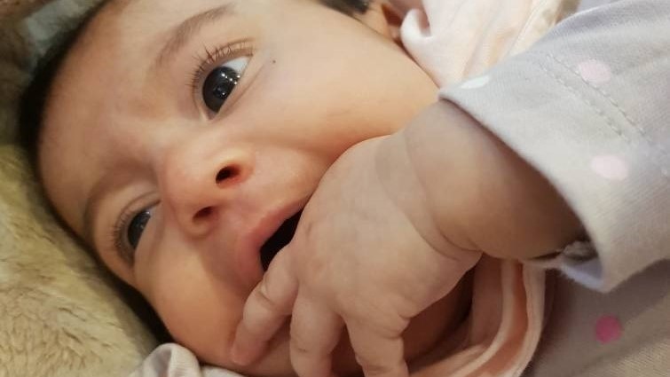 عق زدن در کودک شیرخوار هنگام غذا خوردن