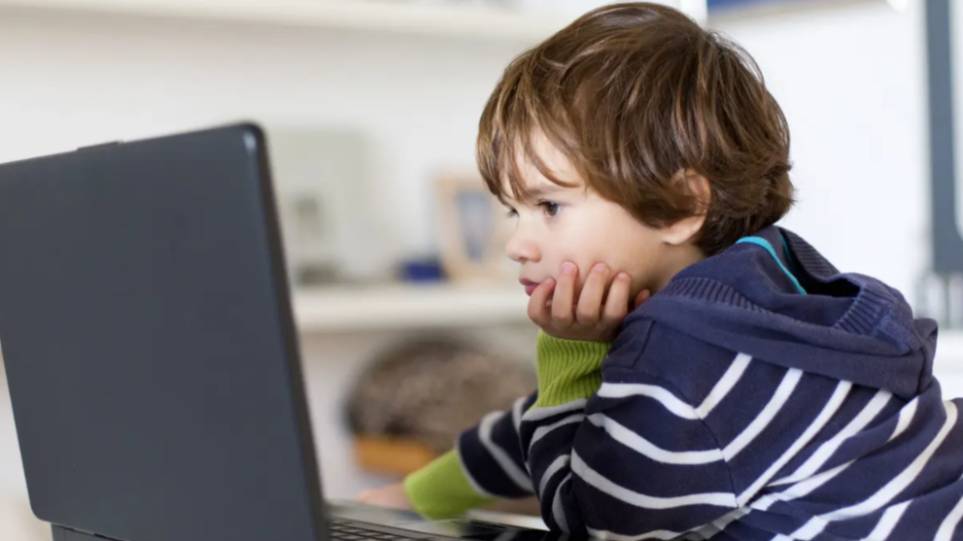 چرا نمایشگرهای دیجیتال یک مشکل به حساب می‌آیند؟