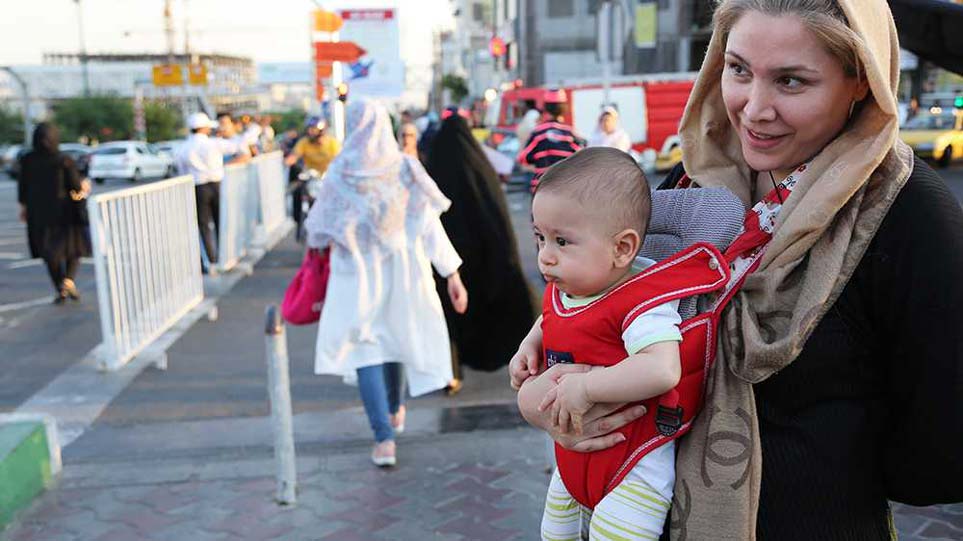 روابط و فعالیت‌های اجتماعی مادر