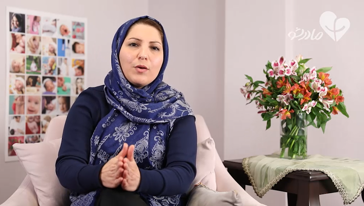 خوابیدن نوزاد کنار والدین