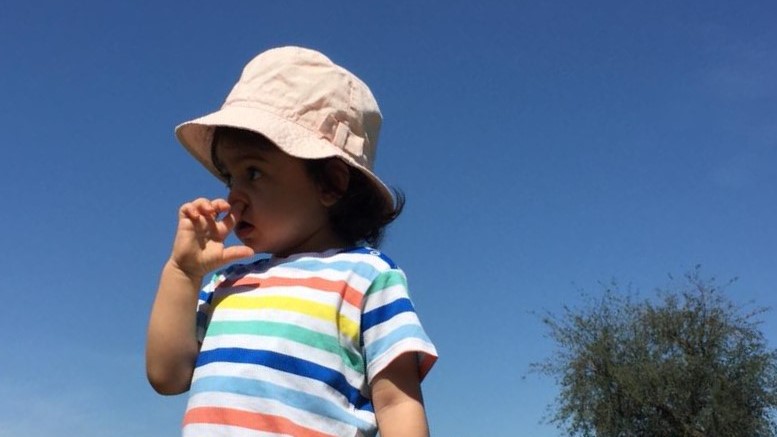 دست کردن توی بینی در کودکان