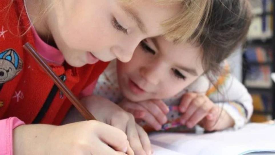 چرا رفتار کودک من در پیش‌دبستانی بیش از حد خوب است؟