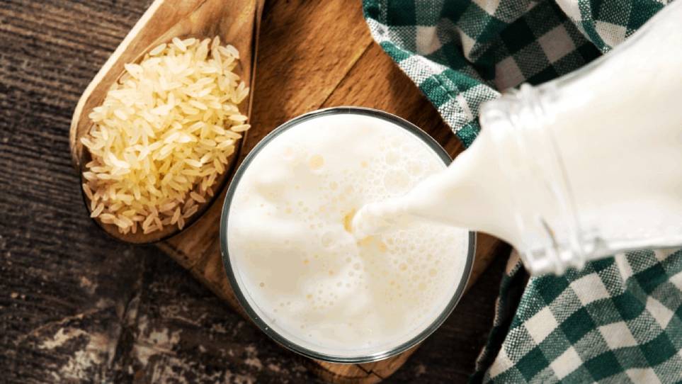 آیا نوشیدن شیرِ برنج برای کودکان بی‌خطر است؟