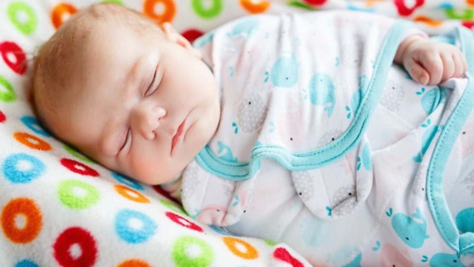 از چه سنی نباید کودک را قنداق کنید؟